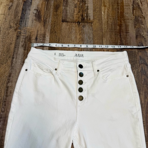 a.n.a Women's High Rise White Jeans - Picture 6 of 6